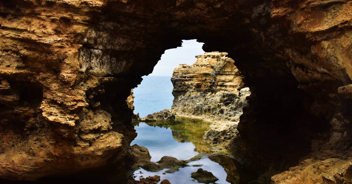 découvrez la magnifique grotte de baredine, un trésor naturel en croatie. explorez ses formations de stalactites et stalagmites spectaculaires, plongez dans un voyage souterrain captivant et profitez d'une expérience unique au cœur de la nature.