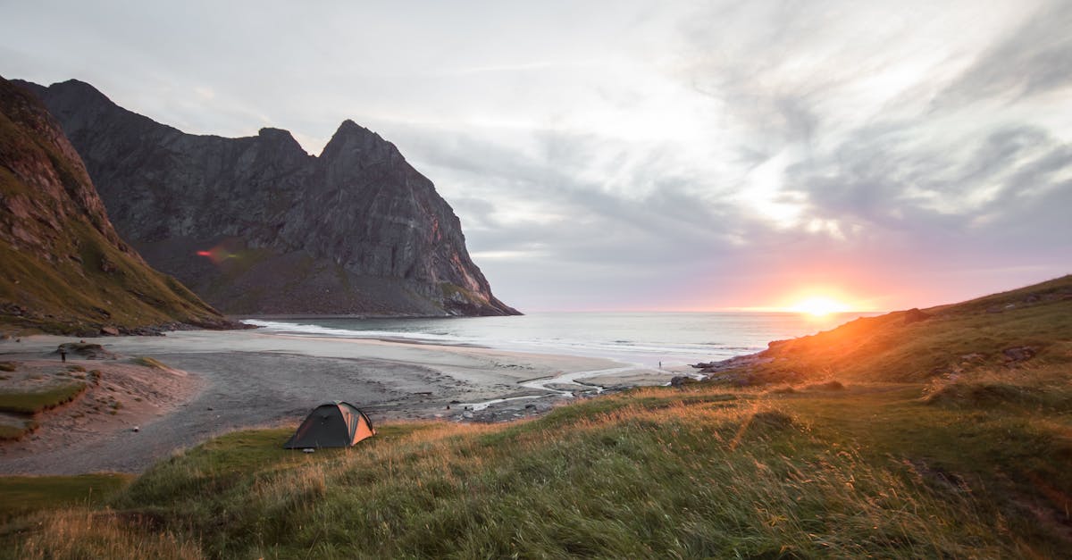 découvrez l'univers du camping, une expérience unique en pleine nature ! profitez d'activités variées, de moments de détente autour du feu de camp et de paysages époustouflants. parfait pour les familles, les amis ou les aventuriers solitaires, le camping vous offre une échappatoire paisible loin du quotidien.