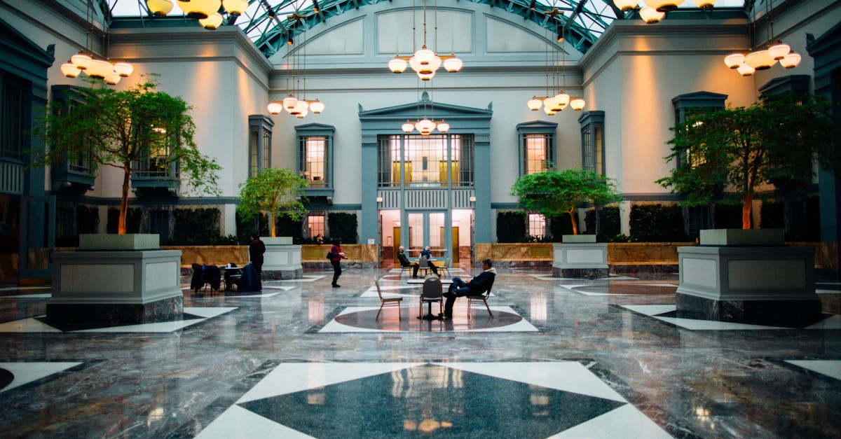 découvrez l'essence du luxe au sein de notre hôtel raffiné. profitez de chambres somptueuses, d'un service impeccable et d'installations de classe mondiale pour un séjour inoubliable. éveillez vos sens dans un cadre élégant, alliant confort et sophistication.
